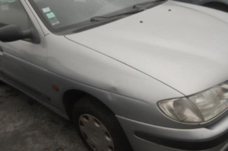 Optique avant secondaire gauche (feux)(clignotant) RENAULT MEGANE 1