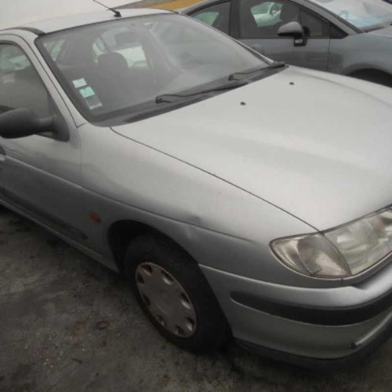 Optique avant secondaire gauche (feux)(clignotant) RENAULT MEGANE 1 Photo n°4