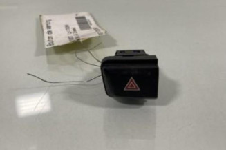 Bouton de warning PEUGEOT 2008 1 Photo n°1