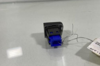 Bouton de warning PEUGEOT 2008 1