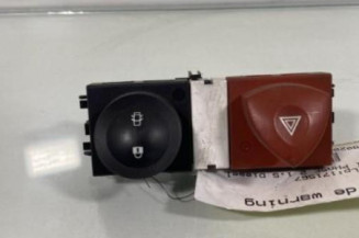 Bouton de warning RENAULT MEGANE 2 Photo n°1