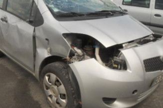 Serrure avant droit TOYOTA YARIS 2