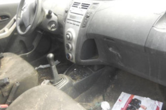 Serrure avant droit TOYOTA YARIS 2