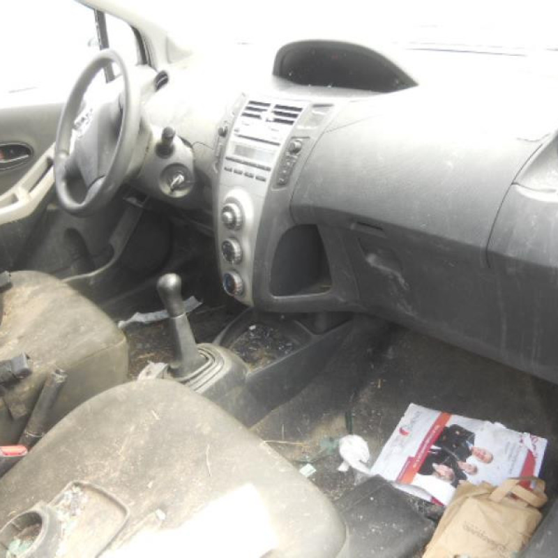 Serrure avant droit TOYOTA YARIS 2 Photo n°9