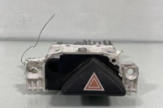 Bouton de warning FORD FOCUS 1 Photo n°1