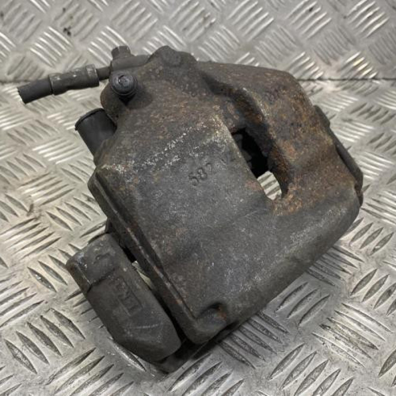 Etrier avant droit (freinage) AUDI A3 2 Photo n°1
