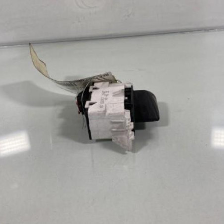 Bouton de warning FORD FOCUS 1