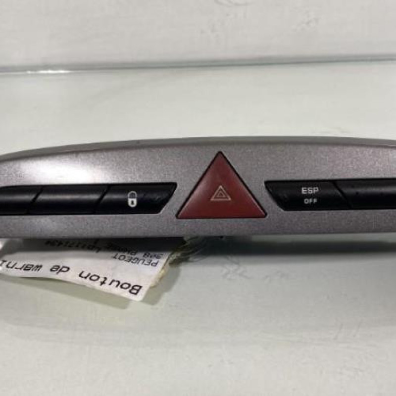 Bouton de warning PEUGEOT 308 1 Photo n°1