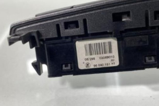 Bouton de warning PEUGEOT 308 1