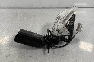 Attache ceinture arriere gauche PEUGEOT 308 1 Photo n°1