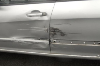 Attache ceinture arriere gauche PEUGEOT 308 1