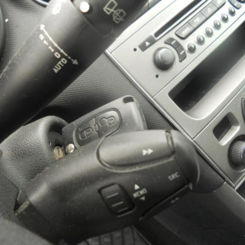Attache ceinture arriere gauche PEUGEOT 308 1 Photo n°13