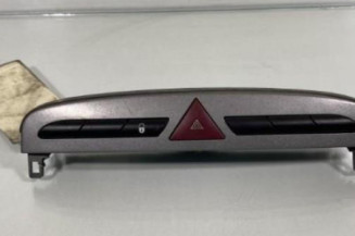 Bouton de warning PEUGEOT 308 1 Photo n°1