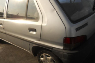 Bras essuie glace avant droit PEUGEOT 106