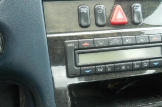Serrure avant droit MERCEDES CLASSE E 210