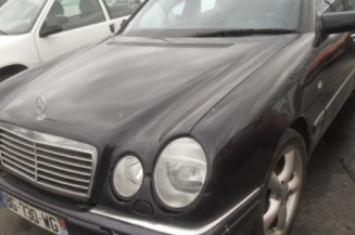 Traverse superieure MERCEDES CLASSE E 210