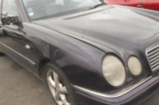 Traverse superieure MERCEDES CLASSE E 210