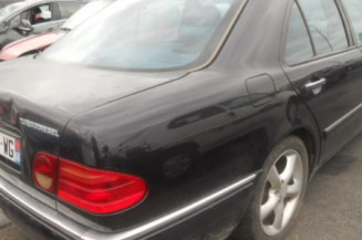 Traverse superieure MERCEDES CLASSE E 210