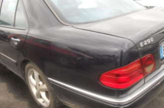 Traverse superieure MERCEDES CLASSE E 210