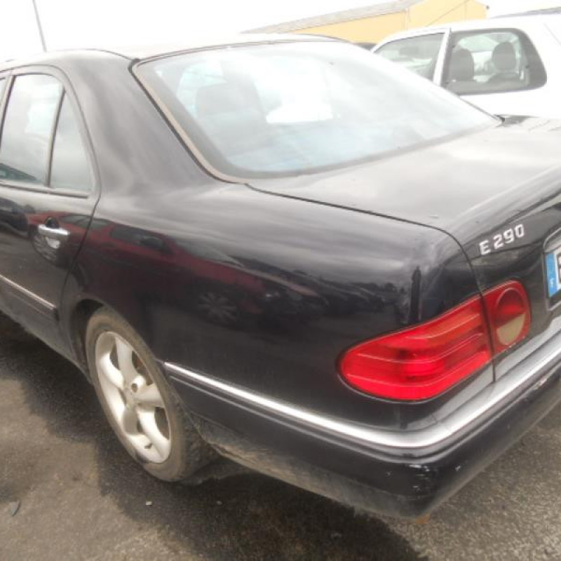Traverse superieure MERCEDES CLASSE E 210 Photo n°5