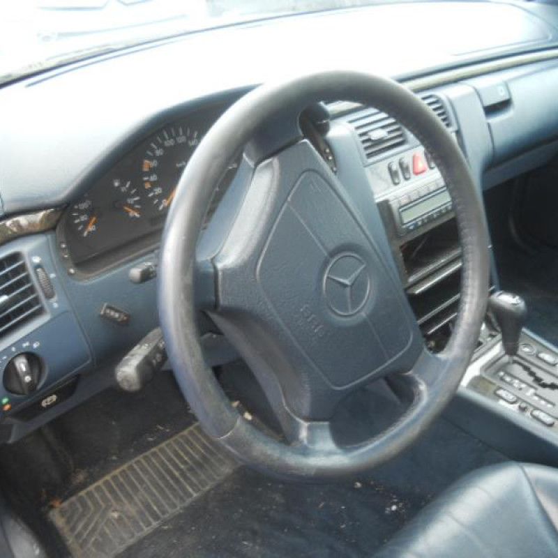 Traverse superieure MERCEDES CLASSE E 210 Photo n°6