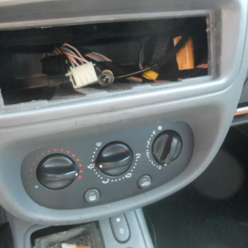 Plage arriere RENAULT CLIO 2 Photo n°6