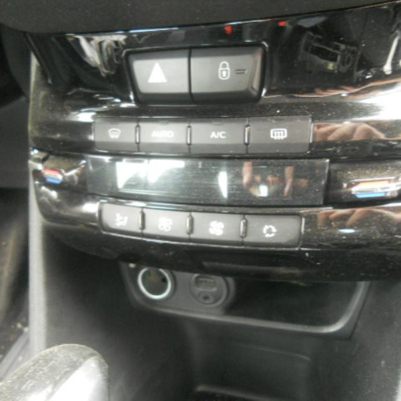 Poignee interieur avant gauche PEUGEOT 208 1 Photo n°10
