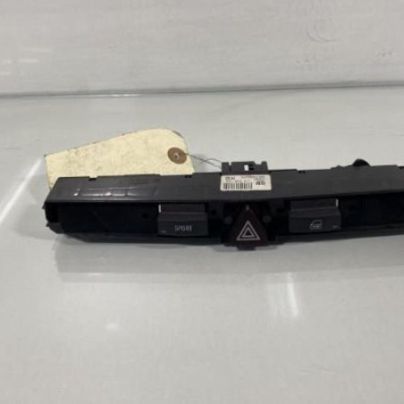 Bouton de warning OPEL ASTRA H Photo n°1