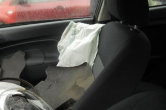 Serrure avant droit FORD FIESTA 6