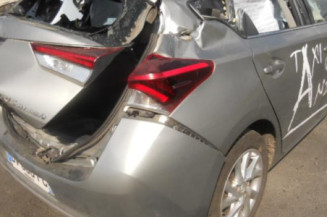 Serrure avant droit TOYOTA AURIS 2