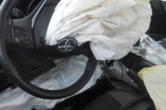 Serrure avant gauche TOYOTA AURIS 2