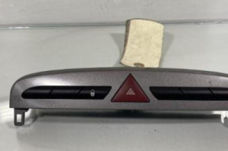 Bouton de warning PEUGEOT 308 1 Photo n°1