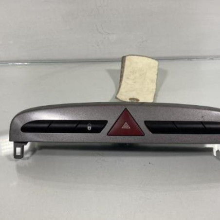 Bouton de warning PEUGEOT 308 1 Photo n°1