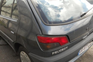 Bras essuie glace avant droit PEUGEOT 306