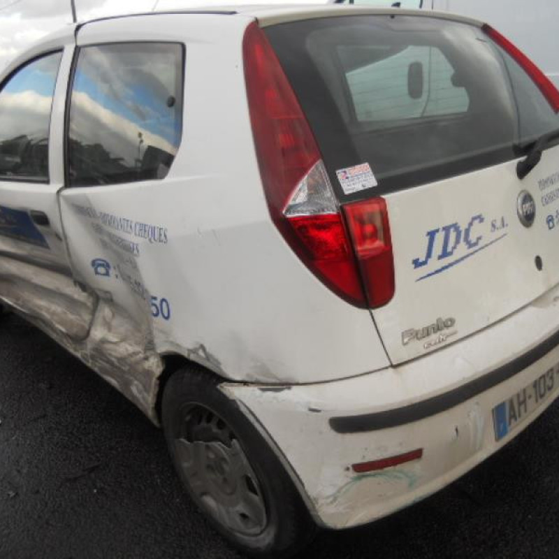 Malle/Hayon arriere FIAT PUNTO 2 Photo n°6