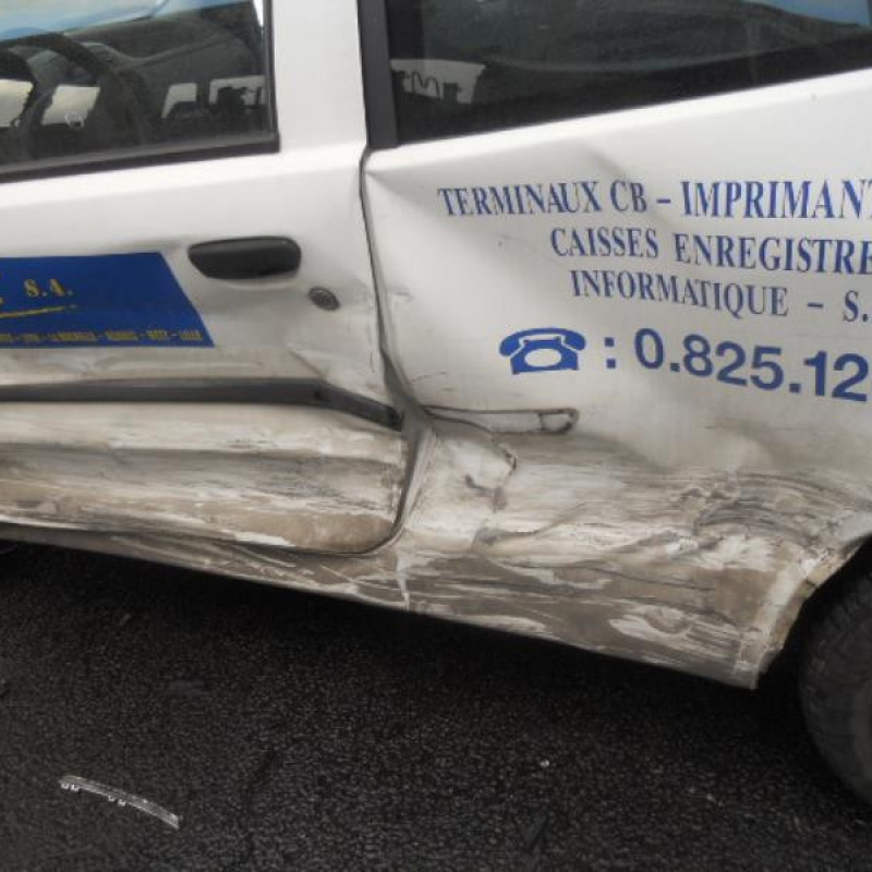 Malle/Hayon arriere FIAT PUNTO 2 Photo n°7