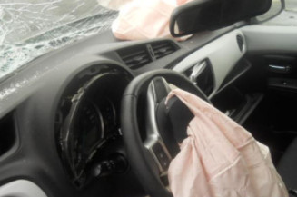 Serrure avant droit TOYOTA YARIS 3