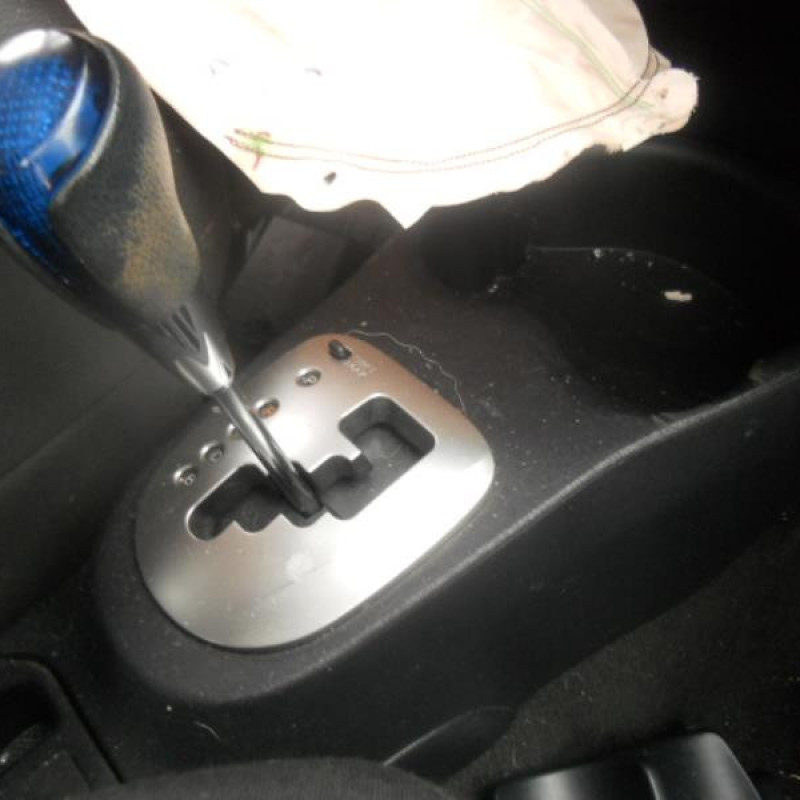Serrure avant droit TOYOTA YARIS 3 Photo n°11