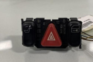 Bouton de warning MERCEDES CLASSE C 202 Photo n°1