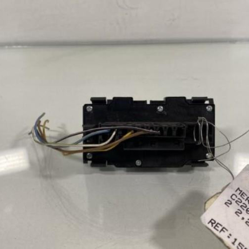 Bouton de warning MERCEDES CLASSE C 202 Photo n°3