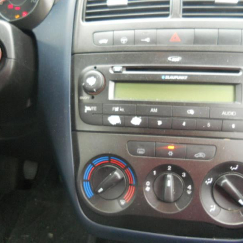 Bouton de warning FIAT GRANDE PUNTO Photo n°9