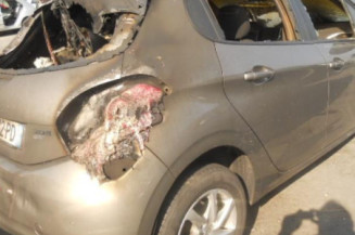 Bouton de warning PEUGEOT 208 1