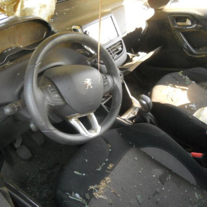 Bouton de warning PEUGEOT 208 1 Photo n°8