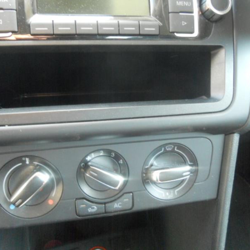 Poignee interieur avant gauche VOLKSWAGEN POLO 5 Photo n°11