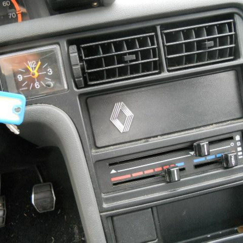 Boitier filtre a air RENAULT FUEGO Photo n°6