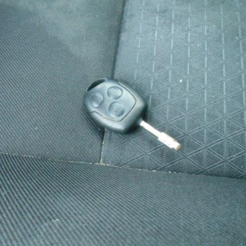 Bouton de warning FORD MONDEO 2 Photo n°10