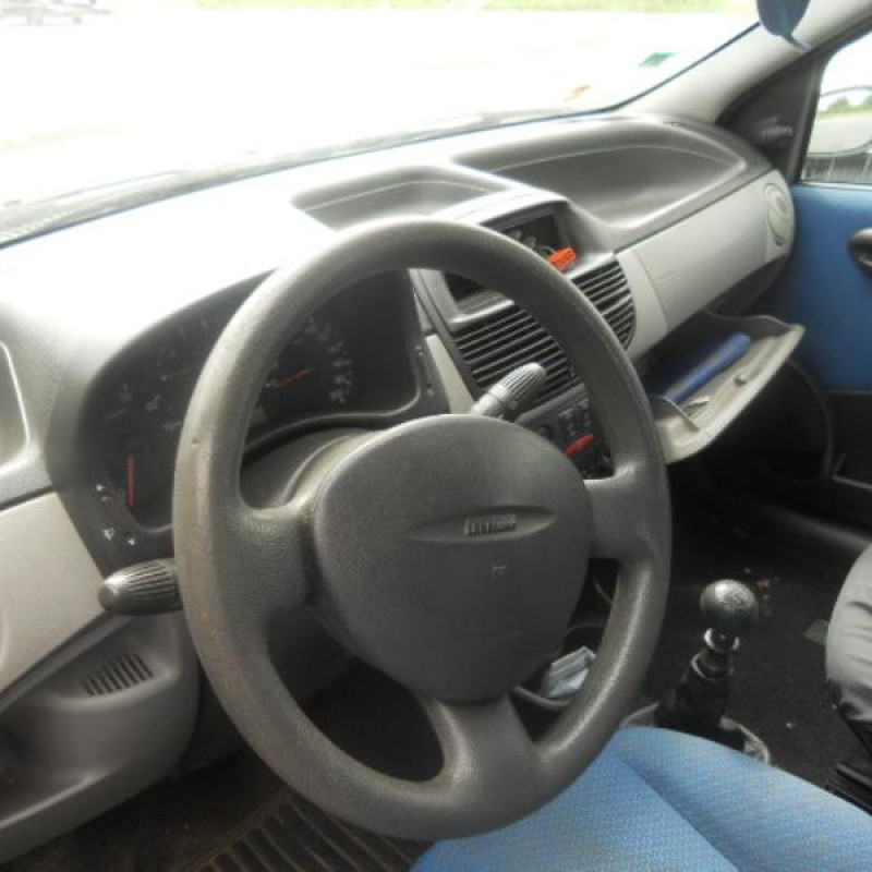 Porte avant droit FIAT PUNTO 2 Photo n°8