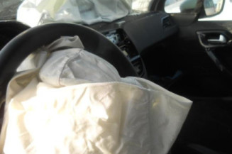 Bras essuie glace avant droit PEUGEOT 208 1
