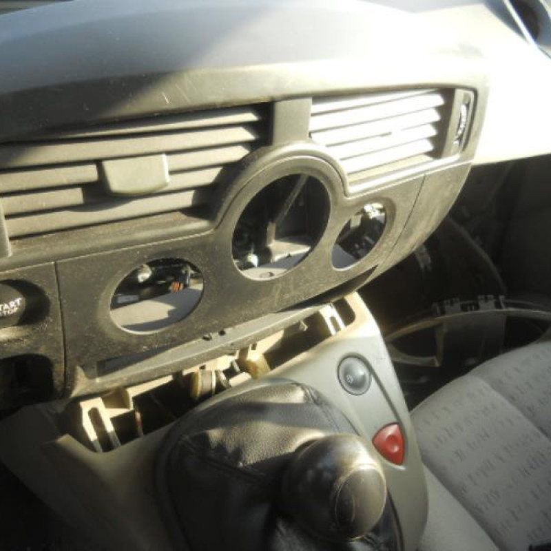 Trappe d'essence RENAULT SCENIC 2 Photo n°9