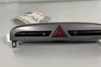 Bouton de warning PEUGEOT 308 1 Photo n°1